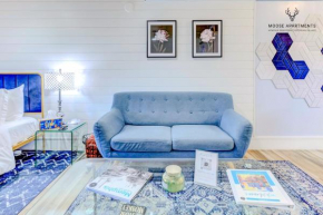 The Moose #3 - Modern Luxe Studio with Free Gated Parking & Wifi